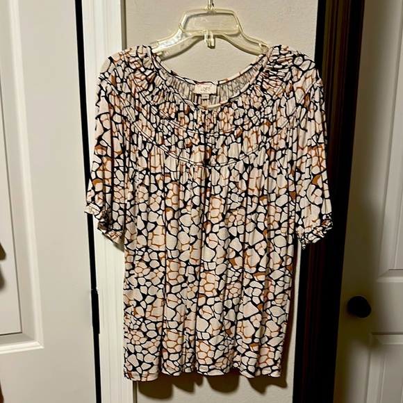 LOFT Short Sleeve Flowy Tunic w/Smocking across chest Animal print Blk Brn Tan L - Picture 1 of 10
